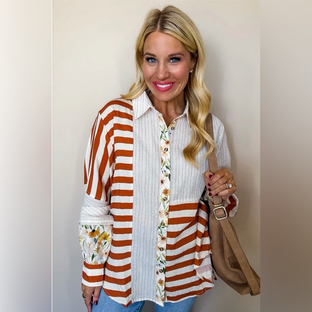 BUTTON ME FLORAL TOP